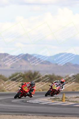 media/Nov-16-2025-Race Pace (Sun) [[8c5fa54630]]/Non Verified Riders (1st 20 Minutes)/5-Turn 15 (110pm)/